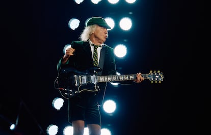 Angus Young, el 17 de mayo en Gelsenkirchen (Alemania), en el inicio de la gira 'Power Up Tour', que recala dos días en Sevilla.