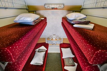 Una cabina con varias literas en un tren de la austriaca ÖBB.