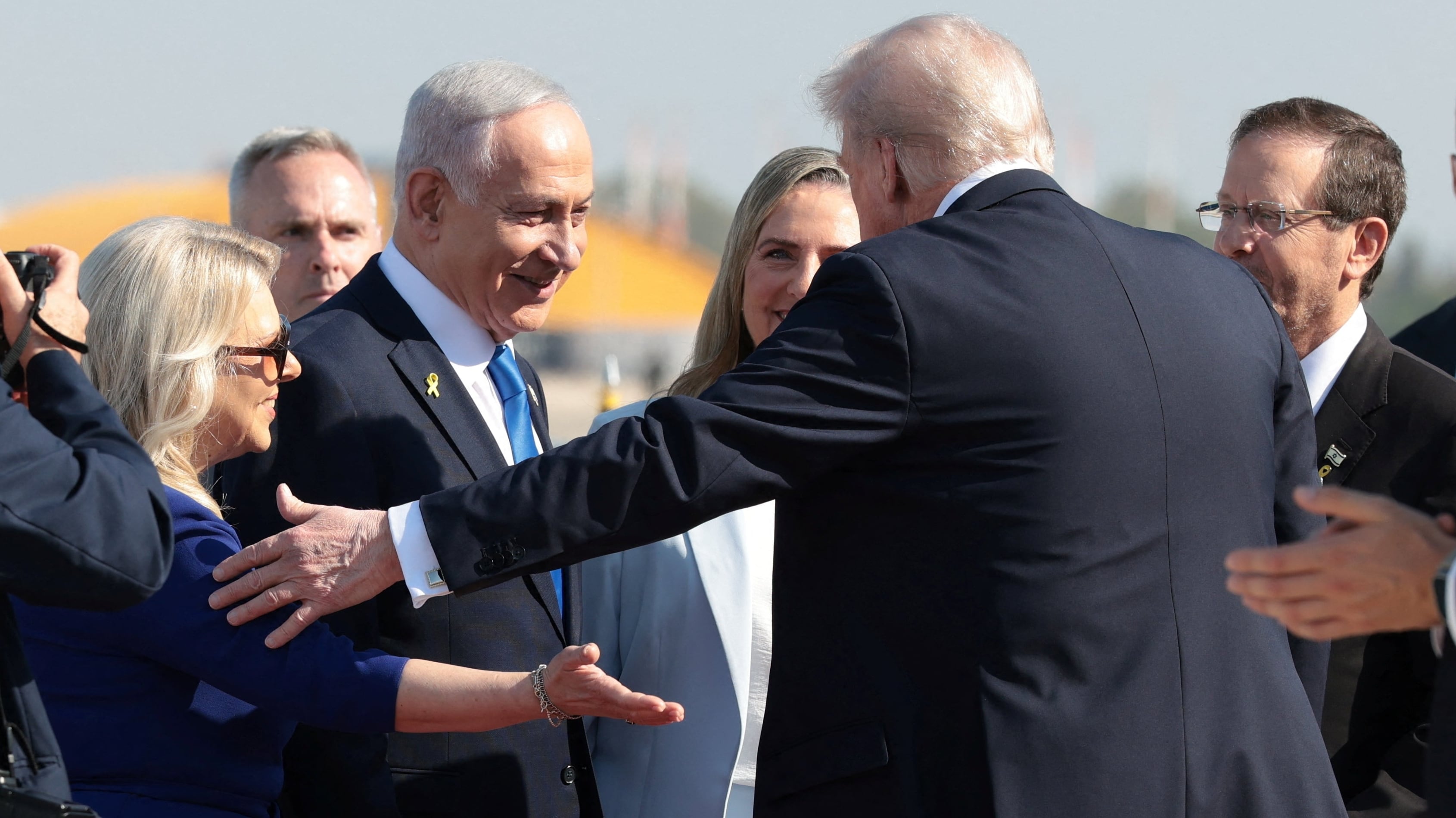 Netanyahu recibe e Trump a pie de pista en Tel Aviv