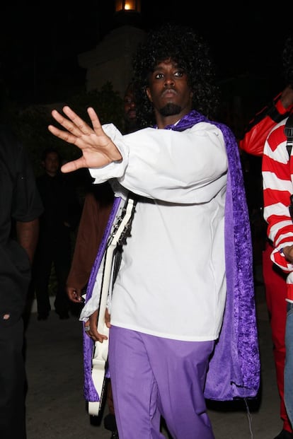 En 2012, el cantante P Diddy se disfrazó de Prince, eso sí, con un disfraz mucho menos elaborado a los trajes que lucía el cantante de 'purple Rain'.