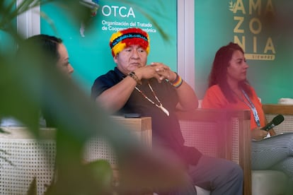 Jose Esach, presidente de la Confederación de Nacionalidades Indigenas de la Amazonía Ecuatoriana, durante el panel Fondo Amazonía para la vida organizado por el BID, en la COP16, en Cali, el 24 de octubre de 2024.