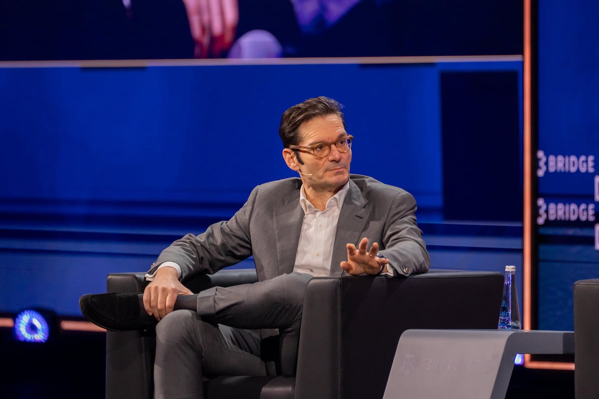 Joseph Oughourlian: “Los medios tradicionales creíbles volverán a ser relevantes en un mundo lleno de noticias falsas y generadas por inteligencia artificial”