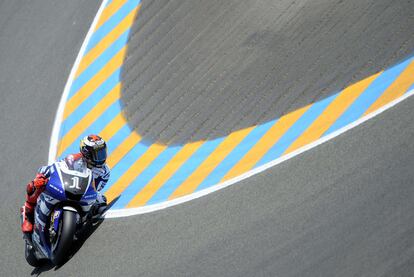 Jorge Lorenzo traza una curva en el circuito de Le Mans.