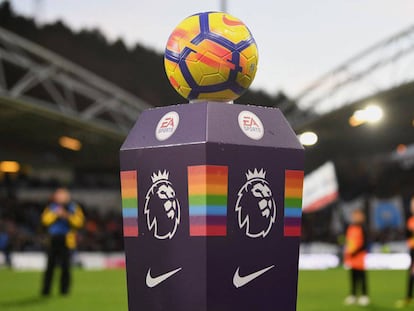 Imagen de la campaña 'Rainbow Laces' de la Premier en la temporada 2017/2018.