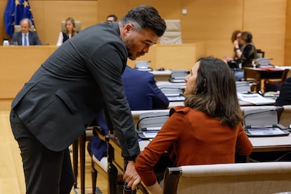 El portavoz de ERC en el Congreso, Gabriel Rufián, y la líder de Podemos, Ione Belarra, este miércoles en la convención.
