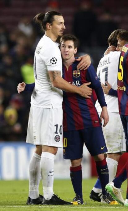 Ibrahimovic saluda a Messi en diciembre del año pasado.