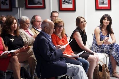 Lectura en voz alta de 'Las mil y una noches' en la que participaron Antonio Resines, y otras 20 figuras de la cultura. En la imagen, Emilio Lledó junto a Berna González Harbour, durante el evento.