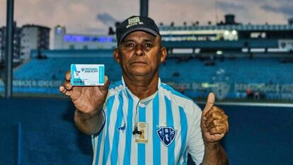 Wilson Rocha, torcedor do Paysandu, voltou ao estádio graças a projeto popular.