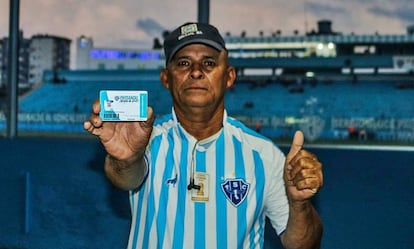 Wilson Rocha, torcedor do Paysandu, voltou ao estádio graças a projeto popular.