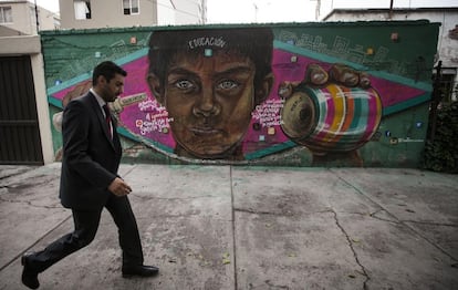 Mural de Leo Tezcucano en la calle Tepic, 87.