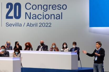 El presidente del PP de Valencia, Carlos Mazón durante el XX Congreso Nacional del partido en Sevilla.