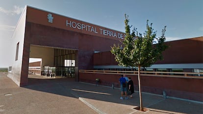 Entrada al hospital Tierra de Barros en Almendralejo (Badajoz).