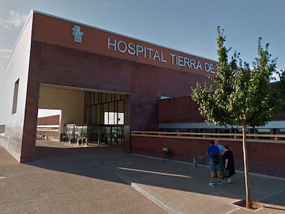 Entrada al hospital Tierra de Barros en Almendralejo (Badajoz).