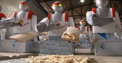 Robots chinos cortadores de fideos creados por Cui Runguan.