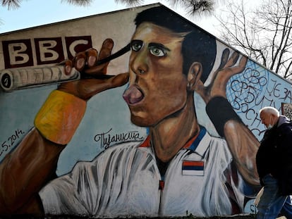 Un mural con la imagen de Novak Djokovic en Belgrado, Serbia.