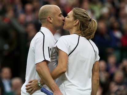 Andre Agassi y Steffi Graf en Wimbledon en mayo de 2009.