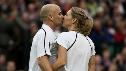 Andre Agassi y Steffi Graf en Wimbledon en mayo de 2009.