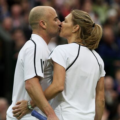 Andre Agassi y Steffi Graf en Wimbledon en mayo de 2009.