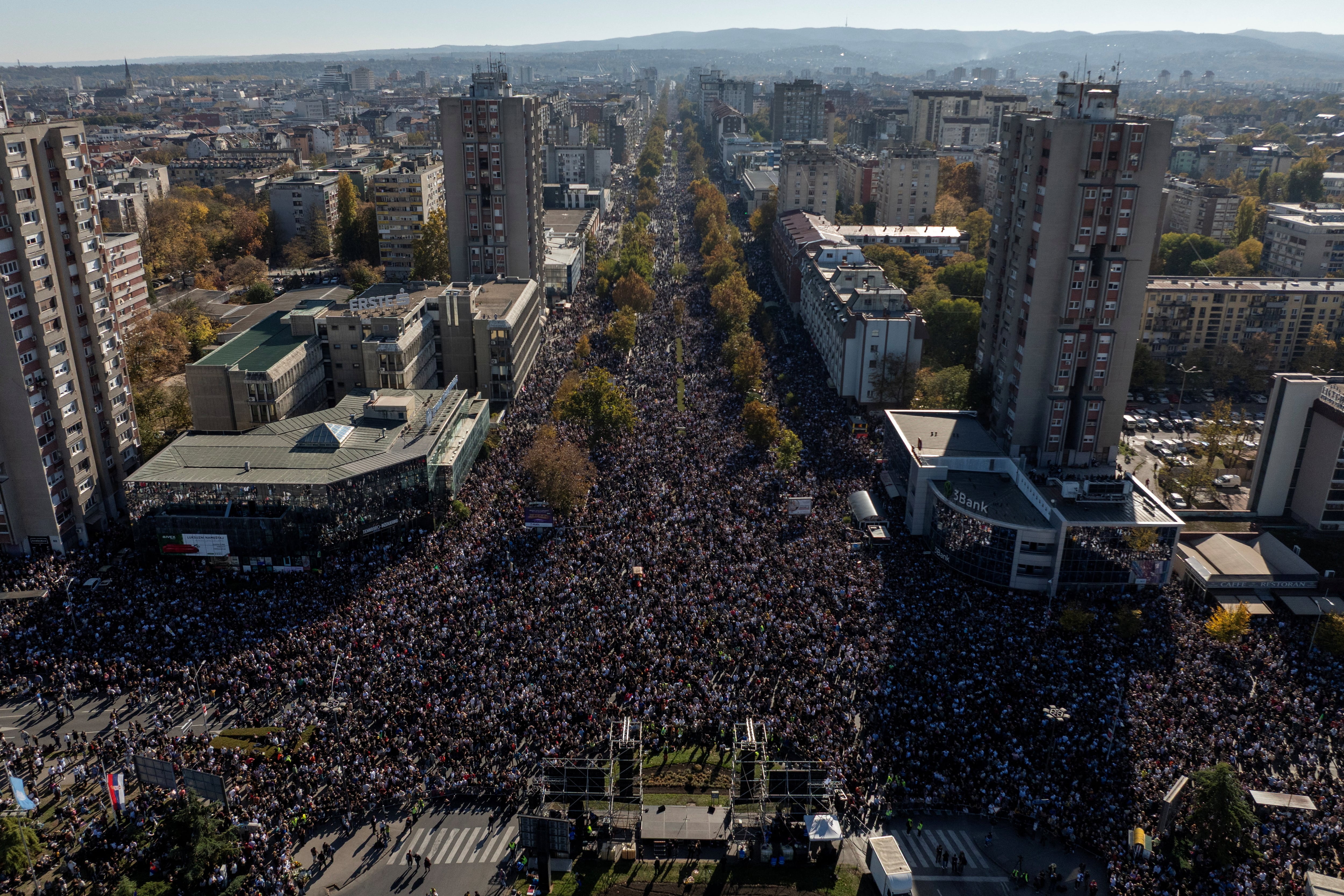El año de protestas en Serbia contra el Gobierno de Vucic desemboca en una gran manifestación: “Ya no hay marcha atrás”