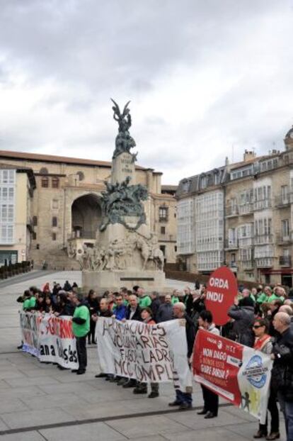 Concentración de trabajadores por cuenta ajena de Fagor, Edesa y Grumal en Vitoria.