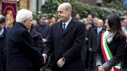 El presidente italiano, Sergio Materalla (izquierda), junto a la alcaldesa de Roma, Virginia Raggi y el presidente de la región de Lazio, Nicola Zingaretti.