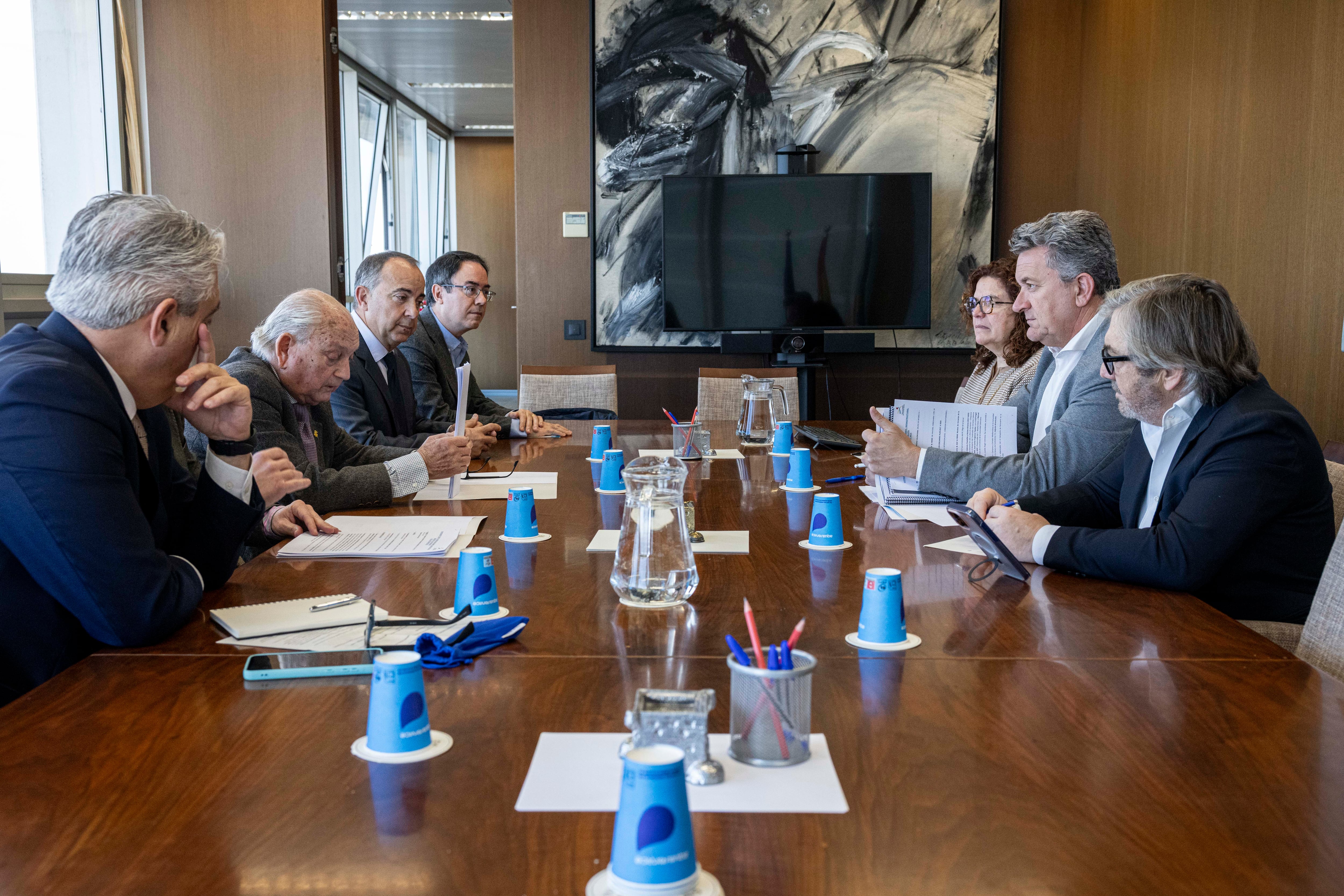 Ellvicepresidente tercero y consejero de Medio Ambiente, Infraestructuras, Territorio y de la Recuperación, Vicente Martínez Mus, se reúne con la Cámara de Contratistas de la Comunitat Valenciana para abordar la situación de las infraestructuras y del Plan
de Cercanías.