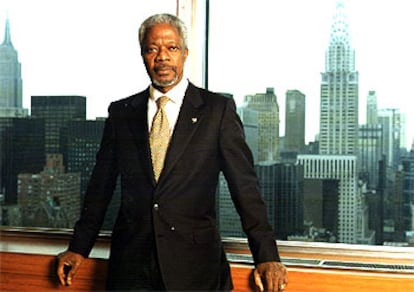 El secretario general de Naciones Unidas, Kofi Annan, en su despacho.