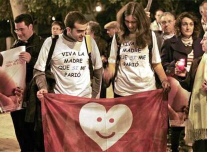 Las clínicas que practican abortos tienen protestas a sus puertas, como ésta de ayer en Castellón.