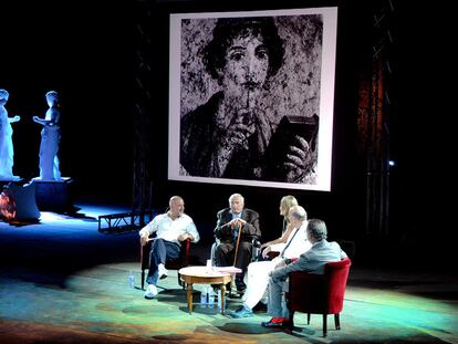 Angelo Cannavacciuolo, Gore Vidal, Jey Parini y Giuseppe Merlino, la noche del viernes en el Teatro Grande de Pompeya.
