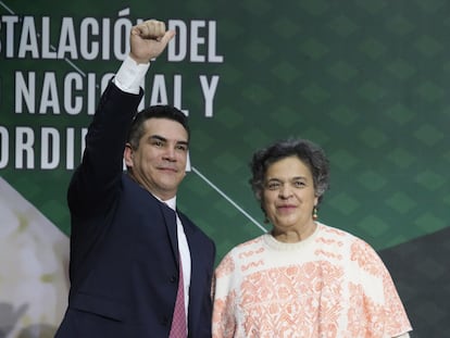 Alejandro Moreno y Beatriz Paredes durante una sesión en la sede del PRI.