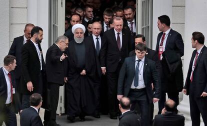 Os presidentes do Irã, Hassan Rouhani; russo, Vladimir Putin, e turco, Recep Tayyip Erdogan nesta quinta-feira no balneário russo de Sochi