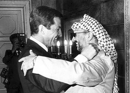 Septiembre de 1979. Adolfo Suárez recibe a Yasir Arafat en el Palacio de la Moncloa, en su primera visita a España.