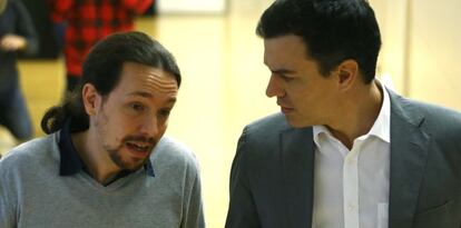 Pablo Iglesias y Pedro Sanchez en una imagen de archivo en el Congreso de los Diputados.