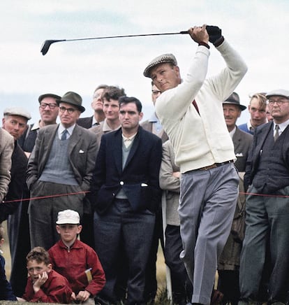 Arnold Palmer, con su elegante ‘swing’ en 1962, año en que ganó el Masters de Augusta y el Open Championship, actual Open Británico.