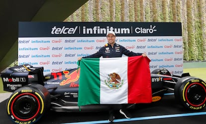 Checo Pérez, piloto mexicano de Red Bull, este miércoles en Plaza Carso