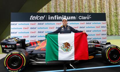 Checo Pérez, piloto mexicano de Red Bull, este miércoles en Plaza Carso