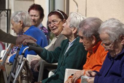 Ancianos en el geriátrico de Les Palmeres en Santa Maria Martorelles..