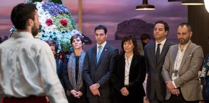 'Aurresku' de honor en la inauguración del 'stand' del Gobierno vasco en Berlín.