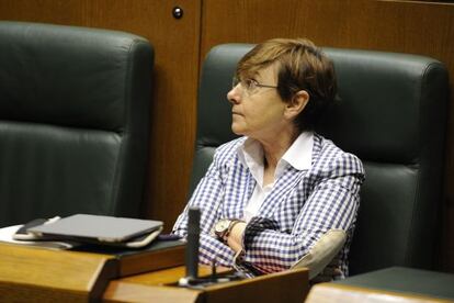 La consejera de Empleo y Asuntos Sociales, Gemma Zabaleta, durante un pleno del Parlamento en junio.