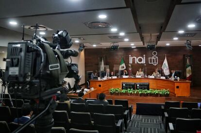 Sesión en el Instituto Federal de Acceso a la Información Pública (INAI) el día 17 noviembre del 2021.