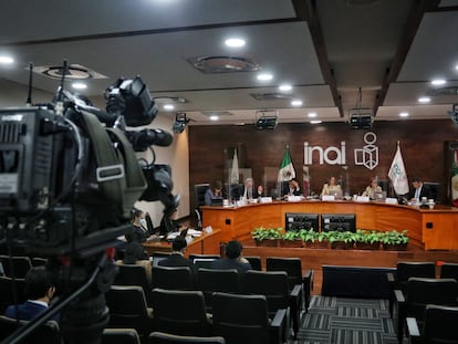 Una sesión en el INAI en mayo de 2022, cuando el pleno contaba con quórum para funcionar.