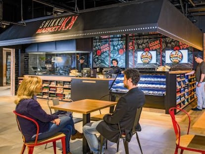 Interior de la tienda de Carrefour en Alcobendas.