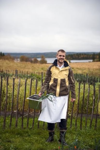 Uno de los chefs del restaurante sueco Fäviken, en Järpen.