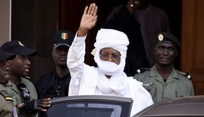 El dictador chadiano Hiss&egrave;ne Habr&eacute;, en los juzgados de Dakar el 3 de junio.