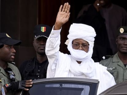 El dictador chadiano Hiss&egrave;ne Habr&eacute;, en los juzgados de Dakar el 3 de junio.