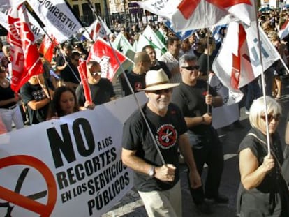 Los empleados p&uacute;blicos calentaron motores ayer en Valencia con una protesta en el centro.