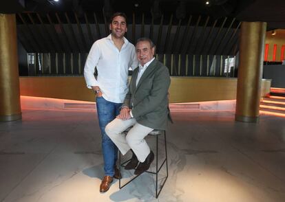 Pablo Trapote y su padre Pedro, en la sala Teatro Barceló de Madrid.