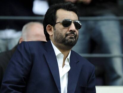 El expresidente del Málaga, Abdullah Al-Thani, durante un partido del equipo.