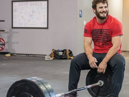 Después de una carrera de obstáculos con varios pasos por el quirófano y decepciones, Mat Fraser sonríe.