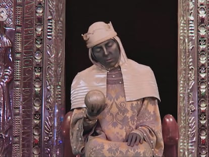 Imagen de una parodia de la Moreneta, protagonizada por la humorista Judit Martín, que ahora está en el centro de la polémica por disfrazarse de Virgen del Rocío.